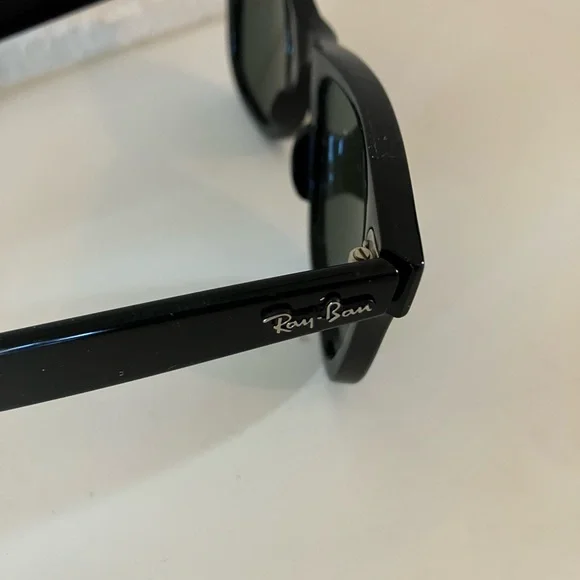 Ray-Ban Classic Black Wayfarer Sunglasses - Picture 4 of 6
